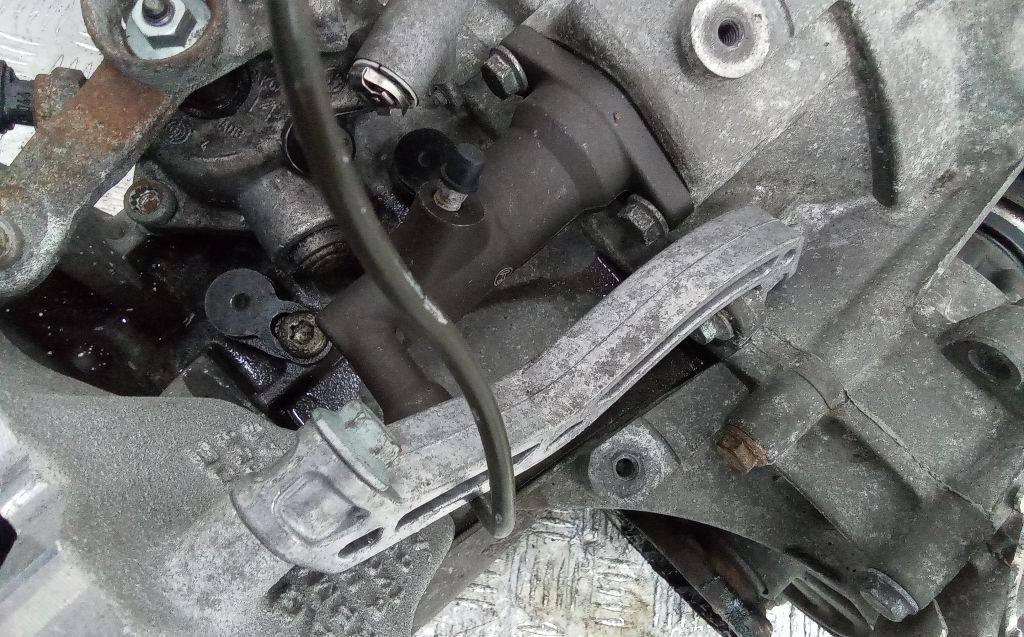 кронштейн КПП Volkswagen Touran 1 поколение 2004, 1.9 л., дизель, МКПП, 1K0199359 - фото №1