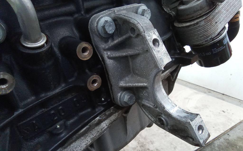 кронштейн полуоси Renault Twingo 2 поколение 2009, 1.2 л., бензин, МКПП - фото №1