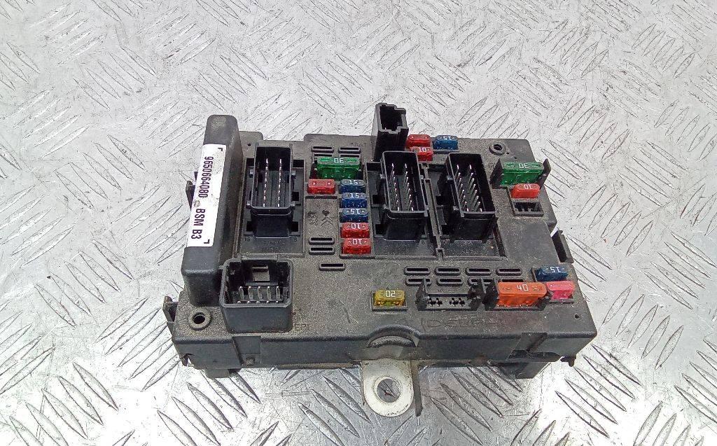 блок предохранителей Peugeot 307 1 поколение 2003, 9650664080 - фото №1