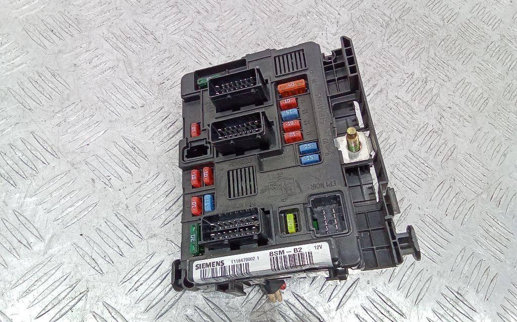 блок предохранителей Citroen Berlingo 1 поколение (M49) 2003, 9643498980 - фото №1