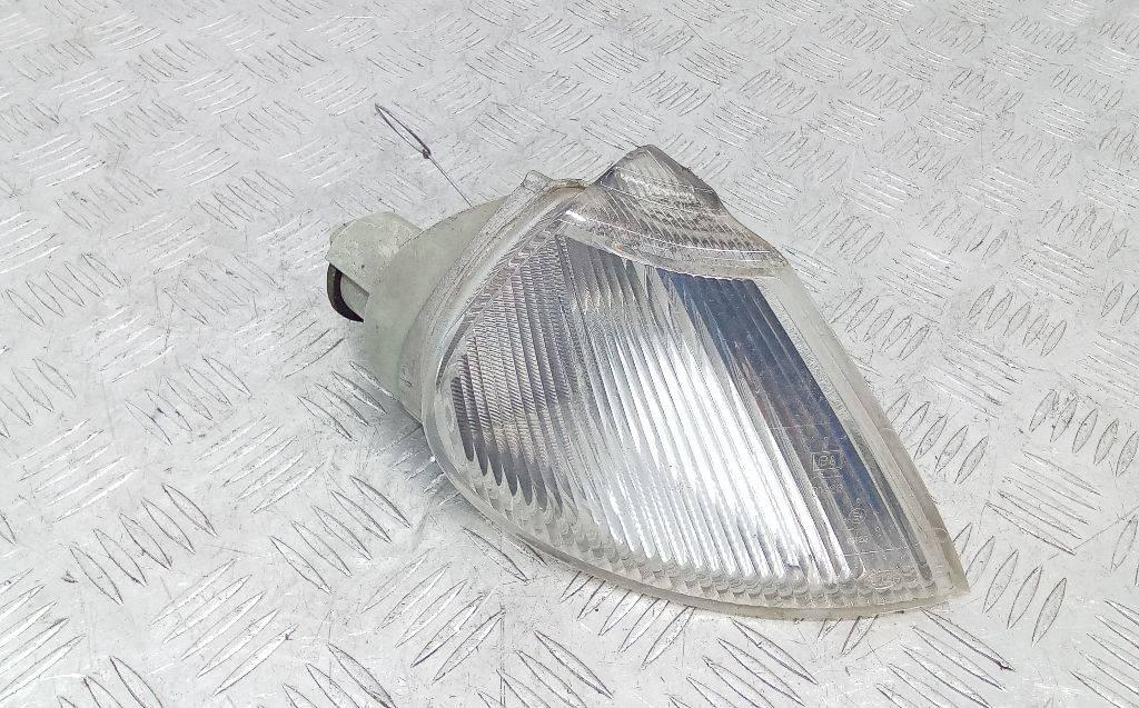 поворотник правый Renault Laguna 1 поколение 1997, 7700820127 - фото №1