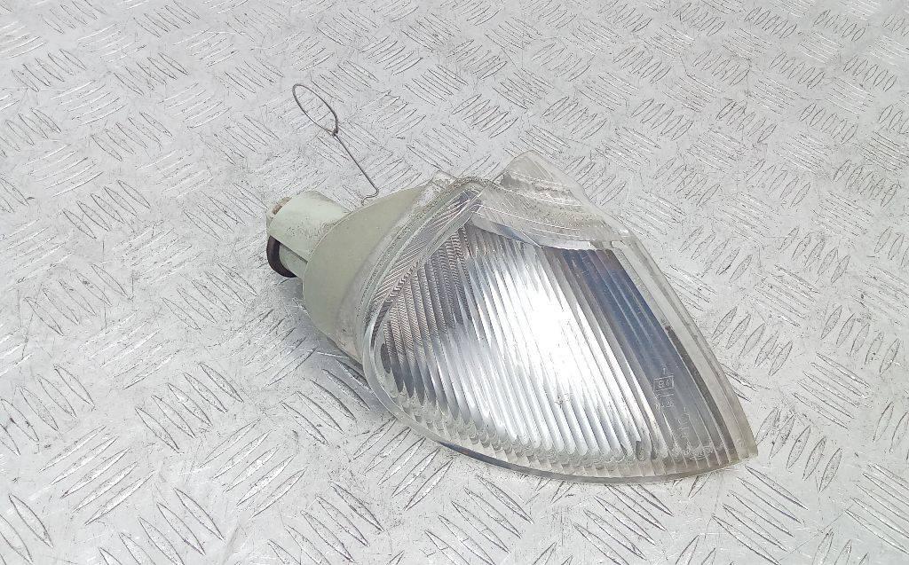 поворотник правый Renault Laguna 1 поколение 1997, 7700820127 - фото №1