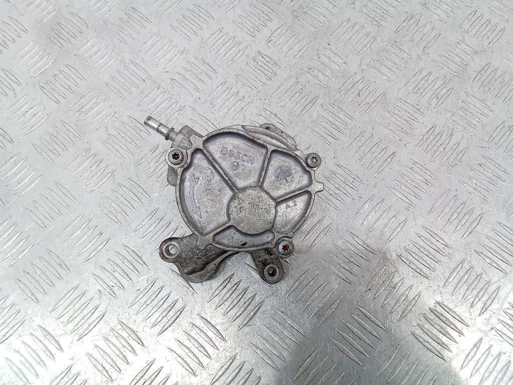 насос вакуумный Volvo S40 2 поколение 2004, 2.0 л., дизель, МКПП - фото №1