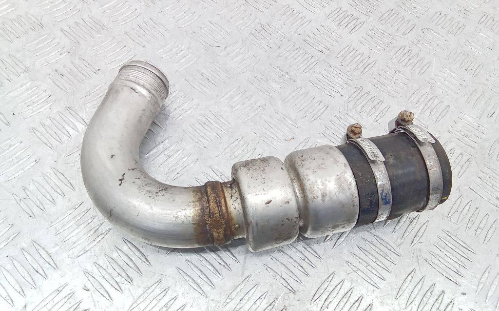 патрубок интеркулера Volvo S40 2 поколение 2004, 2.0 л., дизель, МКПП - фото №1