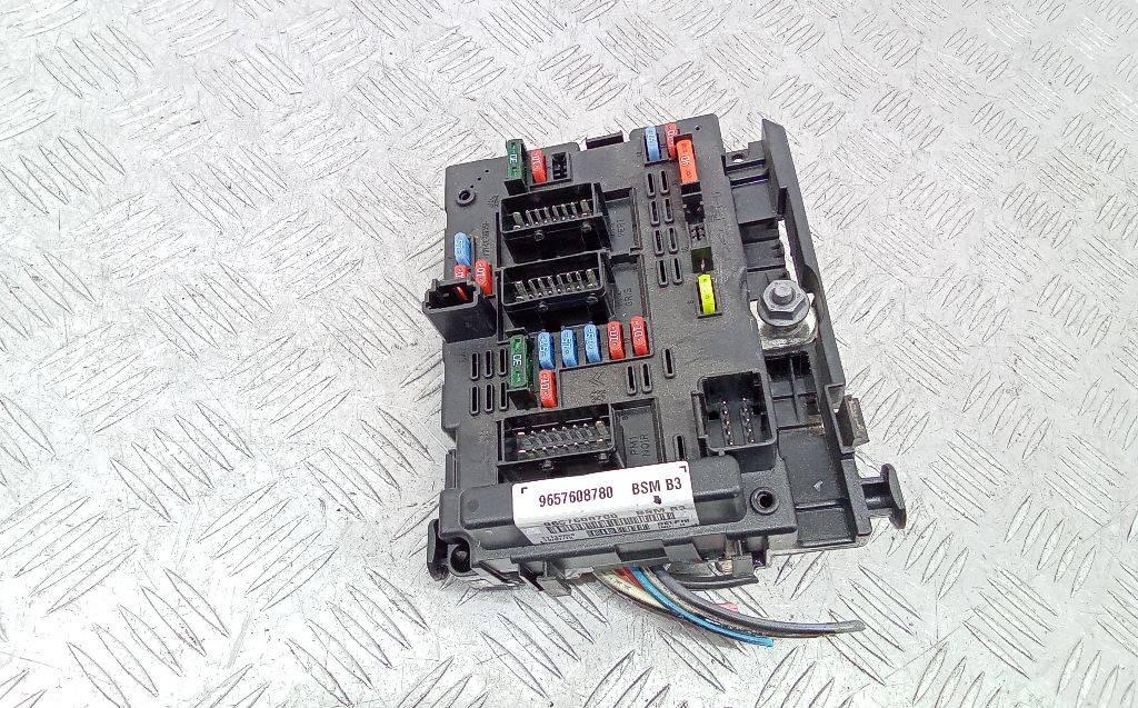 блок предохранителей Peugeot 206 2 поколение 2012, 9657608780 - фото №1