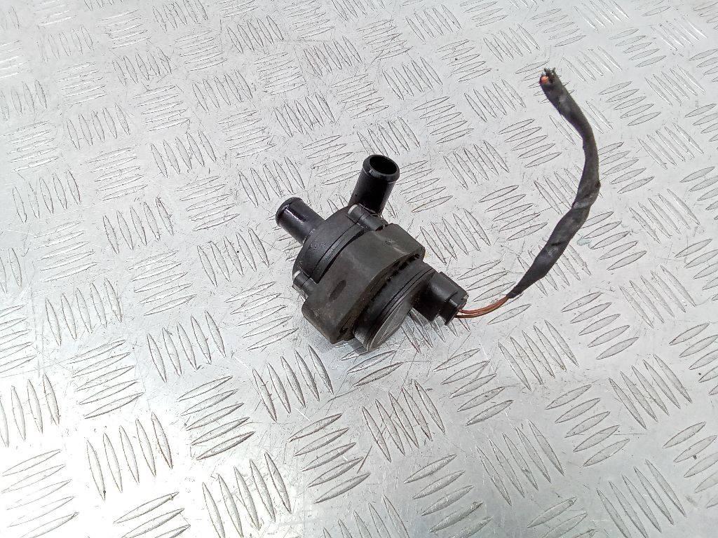 насос антифриза дополнительный Mercedes-Benz A-Класс W176 2013, 2.0 л., бензин, A0005000686 - фото №1