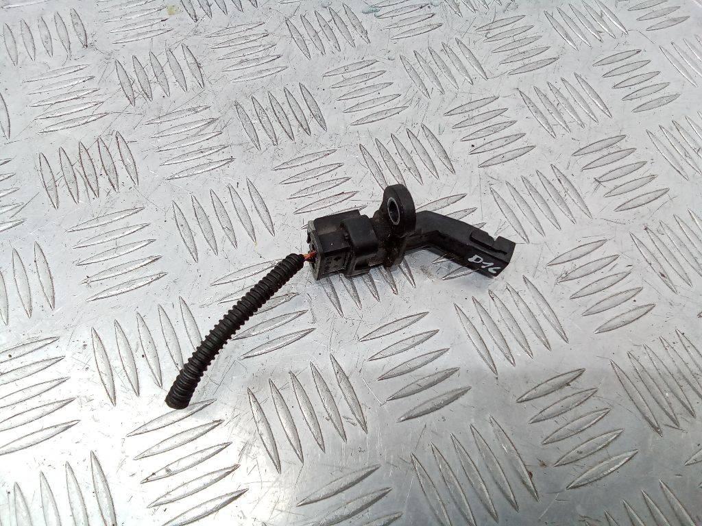 датчик коленвала Mercedes-Benz A-Класс W176 2013, 2.0 л., бензин, A0245457826 - фото №1