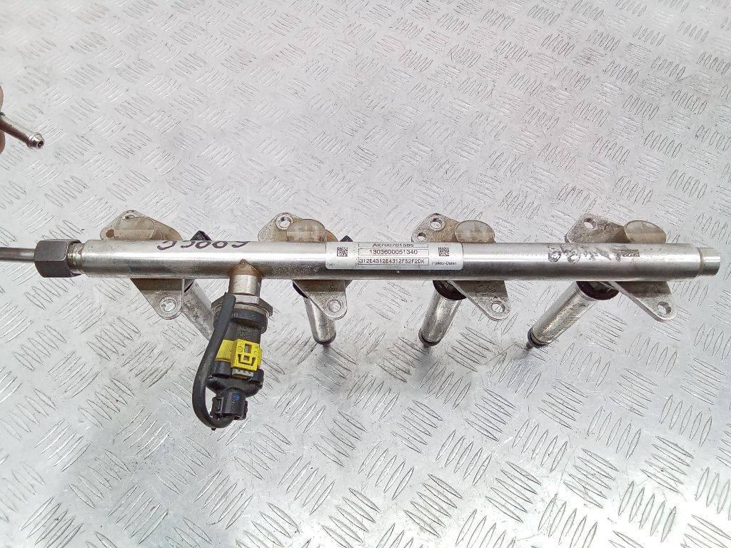 топливная рампа Mercedes-Benz A-Класс W176 2013, 2.0 л., бензин, A2700701595 - фото №1