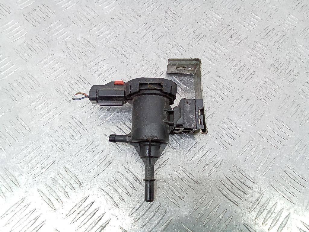 клапан вентиляции топливного бака Mercedes-Benz A-Класс W176 2013, 2.0 л., бензин, A0014760532 - фото №1