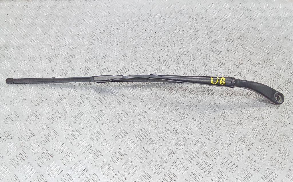 щеткодержатель (поводок стеклоочистителя, дворник) Mercedes-Benz A-Класс W176 2013, A1768200044 - фото №1