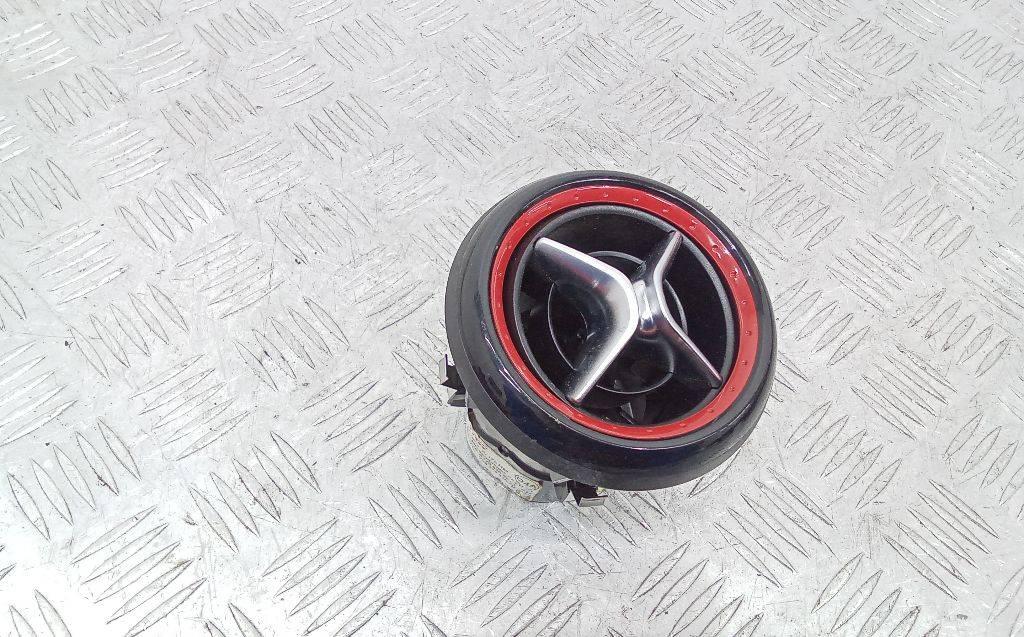 дефлектор обдува салона Mercedes-Benz A-Класс W176 2013, A1768300954 - фото №1