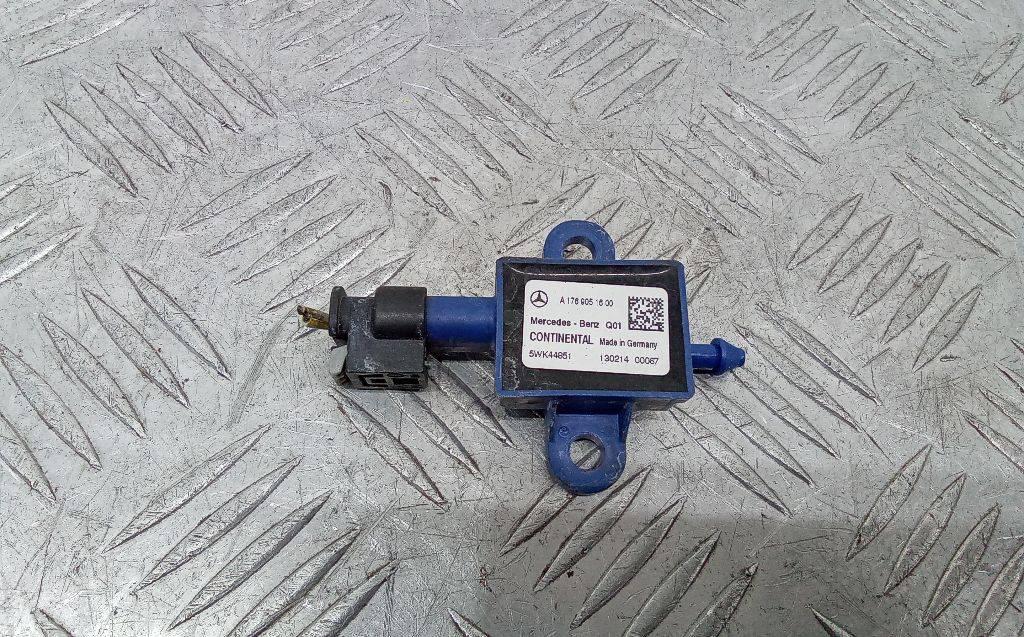 датчик удара Mercedes-Benz A-Класс W176 2013, A1769051600 - фото №1