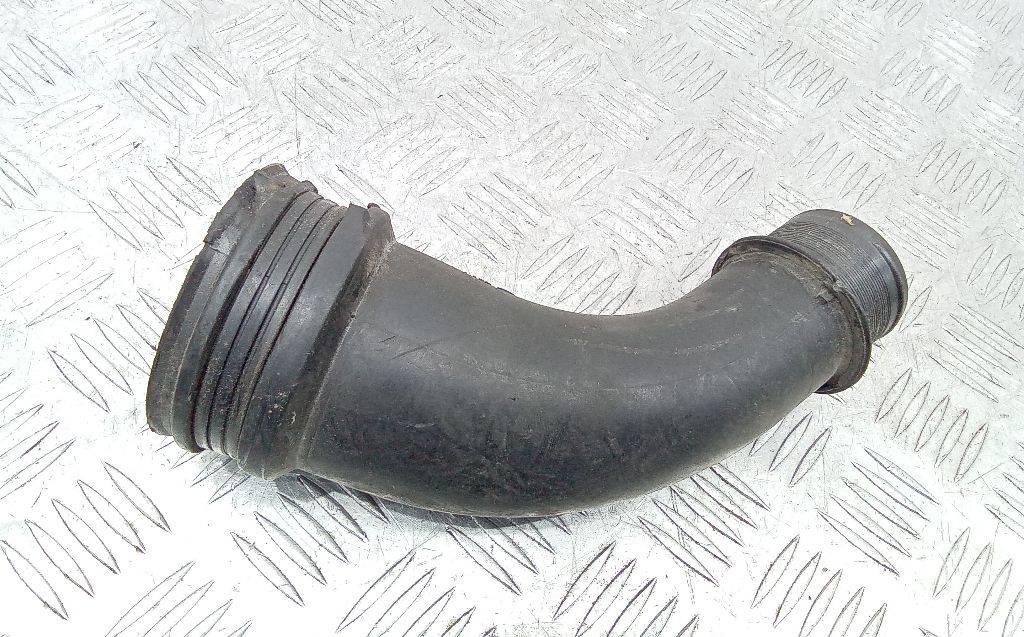 патрубок интеркулера Renault Megane 2 поколение 2004, 1.5 л., дизель, МКПП, 8200217453 - фото №1