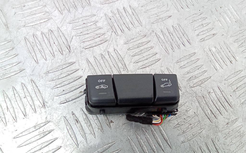 кнопка (выключатель) Mercedes-Benz A-Класс W176 2013, A1728208710 - фото №1