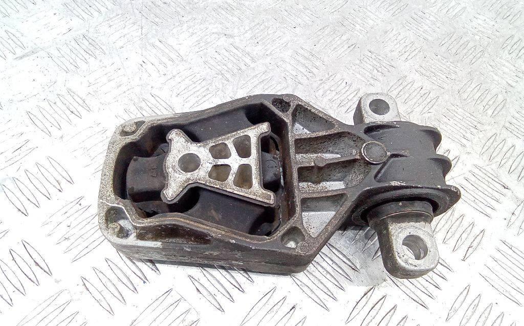 подушка крепления двигателя Mercedes-Benz A-Класс W176 2013, A2462401209 - фото №1