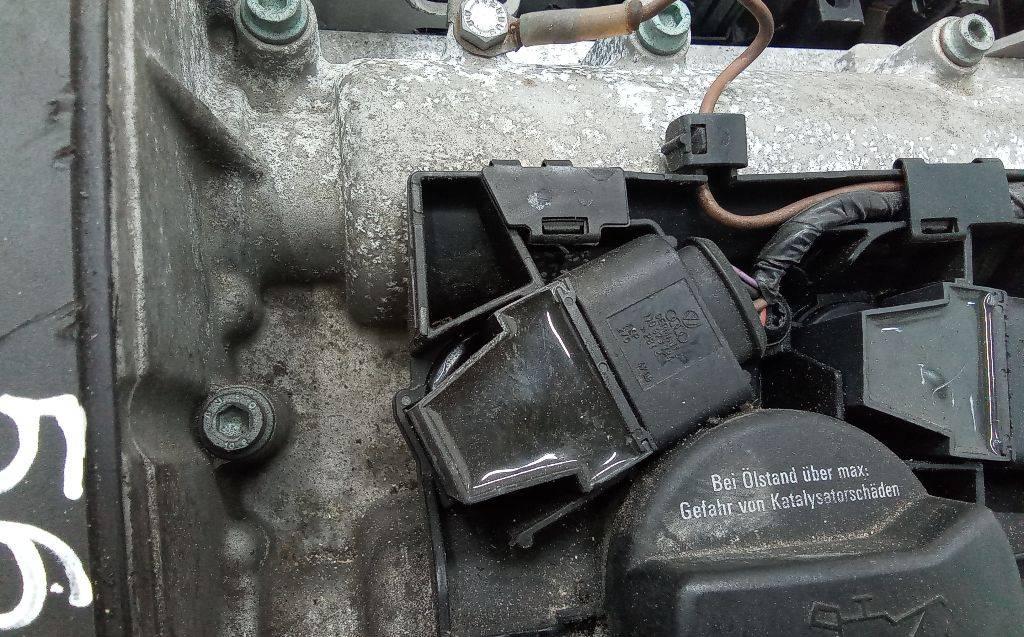 катушка зажигания Volkswagen Golf 4 поколение 2001, 1.6 л., бензин, МКПП - фото №1