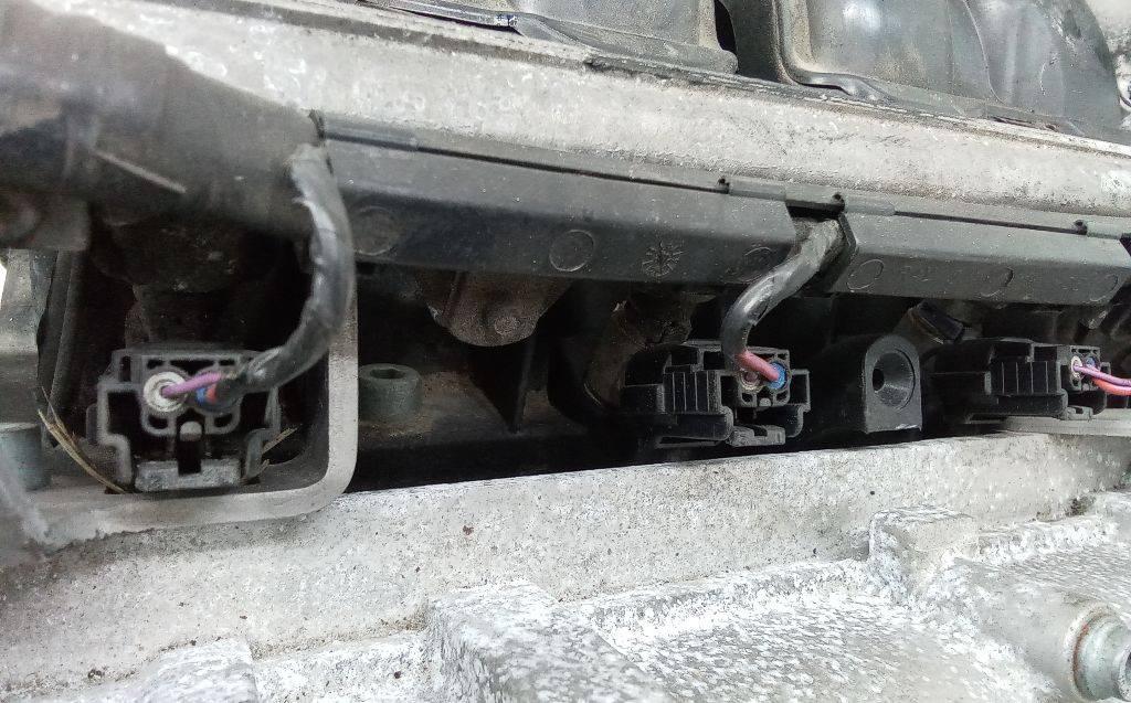 форсунка Volkswagen Golf 4 поколение 2001, 1.6 л., бензин, МКПП - фото №1