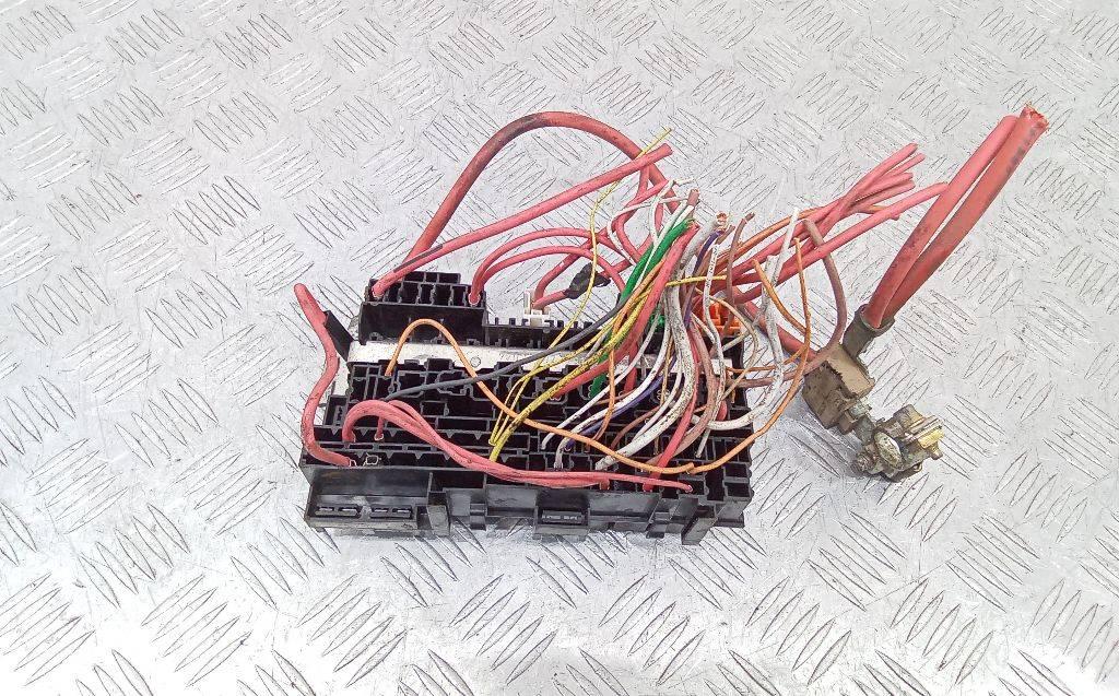 блок предохранителей Renault Scenic 2 поколение 2003, 1.9 л., дизель, МКПП, 7703497782 - фото №1