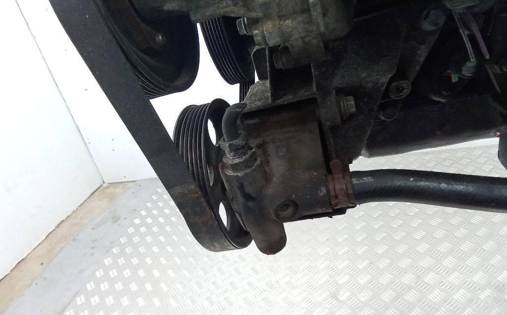 насос гидроусилителя руля Renault Laguna 1 поколение 1995, 2.2 л., дизель, МКПП, 7700826568 - фото №1