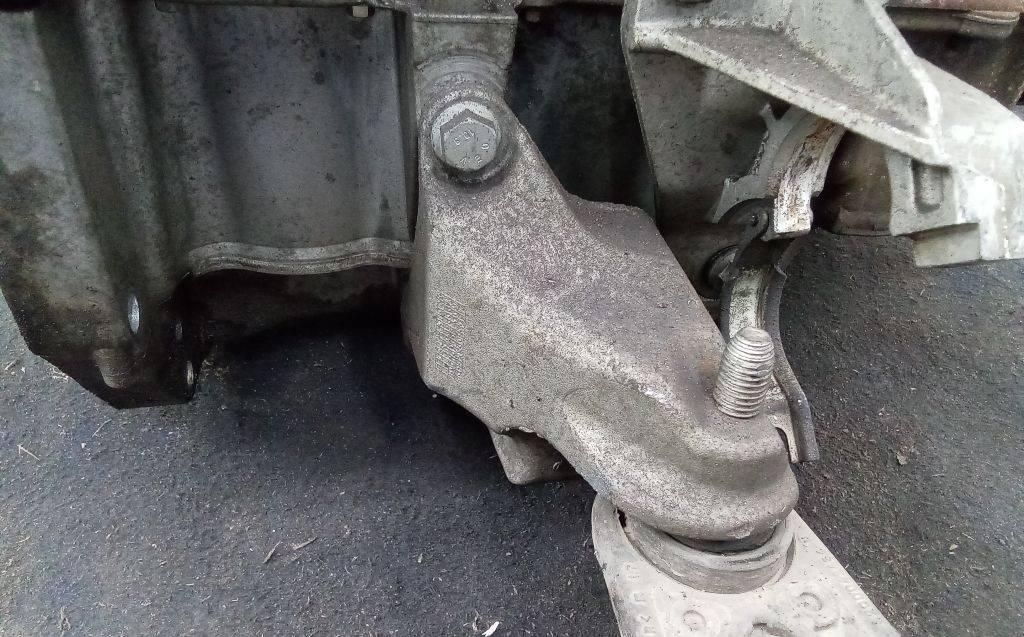 кронштейн двигателя Renault Megane 3 поколение 2009, 1.5 л., дизель, МКПП - фото №1