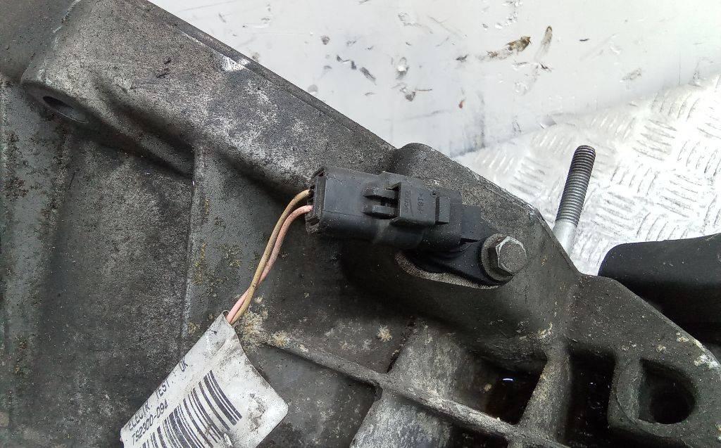 датчик коленвала Renault Megane 3 поколение 2009, 1.5 л., дизель, МКПП - фото №1