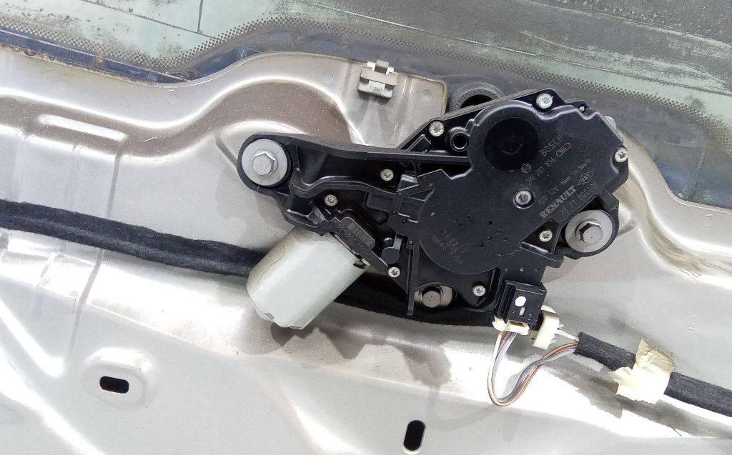 моторчик заднего стеклоочистителя (дворника) Renault Grand Scenic 3 поколение 2009, 287100010R - фото №1