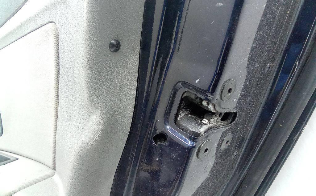 замок двери задней правой Renault Megane 3 поколение 2009 - фото №1