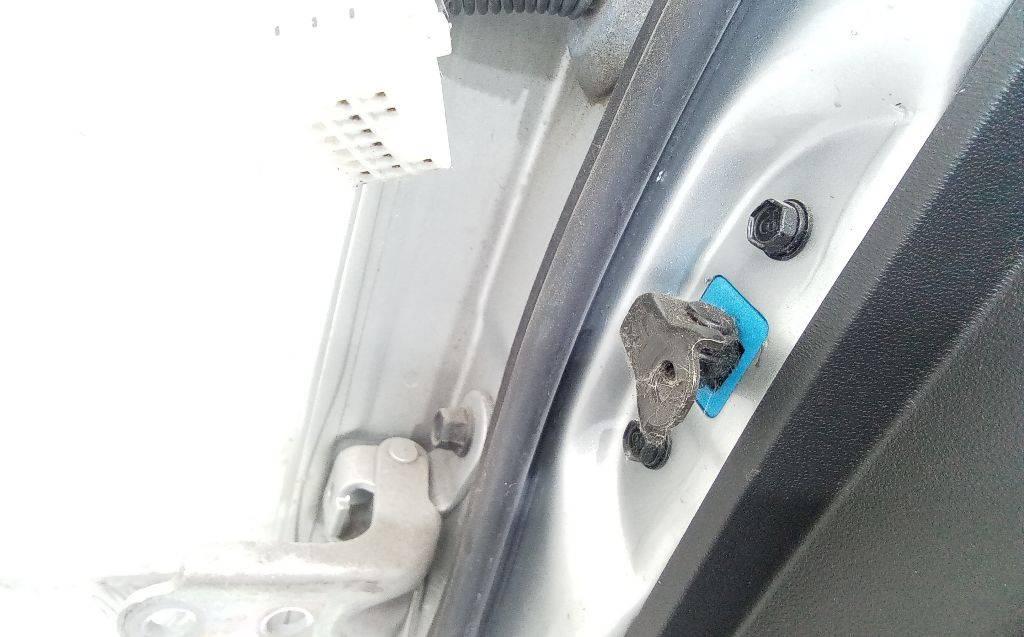 ограничитель открывания двери Hyundai i30 FD 2008 - фото №1