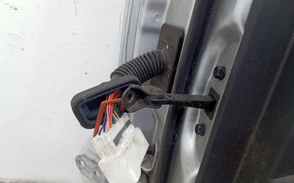 ограничитель открывания двери Hyundai i30 FD 2008 - фото №1