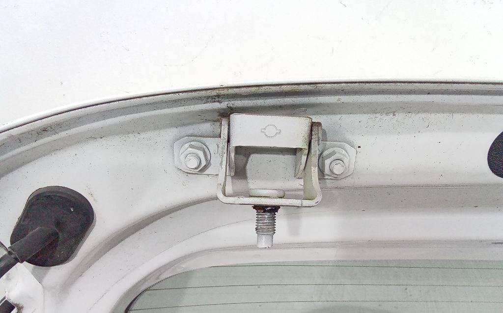 петля крышки багажника Nissan Micra 4 поколение (K13) 2011 - фото №1