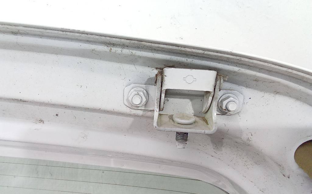 петля крышки багажника Nissan Micra 4 поколение (K13) 2011 - фото №1