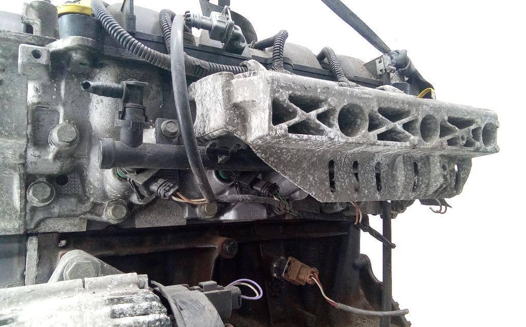 топливная рампа Renault Scenic 2 поколение 2004, 2.0 л., бензин, АКПП - фото №1