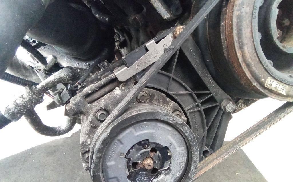 кронштейн компрессора кондиционера BMW 5 серия E60/E61 2005, 2.5 л., дизель, МКПП, 64557792202 - фото №1