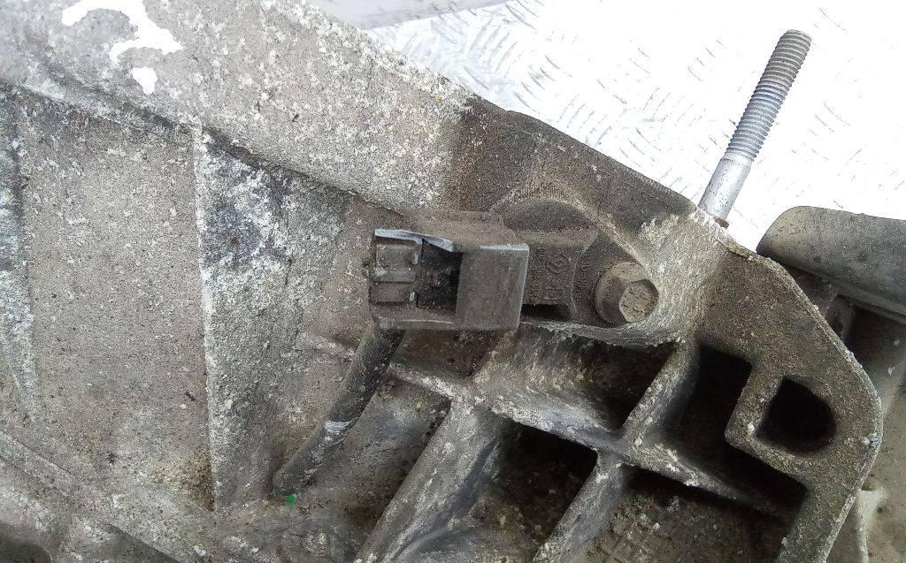 датчик коленвала Renault Megane 3 поколение 2010, 1.5 л., дизель, МКПП - фото №1