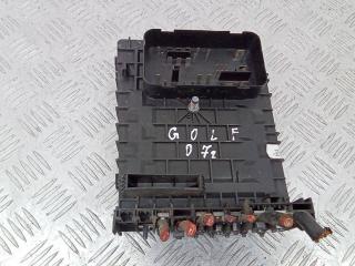 блок предохранителей Volkswagen Golf 5 поколение 2007, 1K0937125