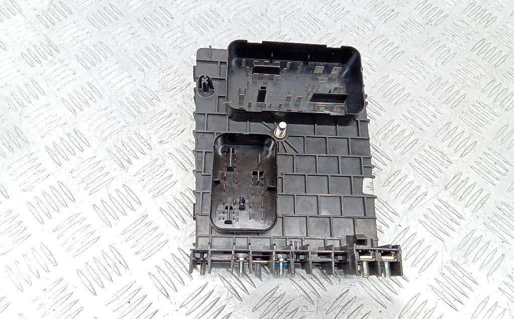 блок предохранителей Volkswagen Golf 5 поколение 2004, 1K0937124 - фото №1