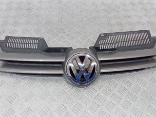 решетка радиатора Volkswagen Golf 5 поколение 2007, 1K0853653