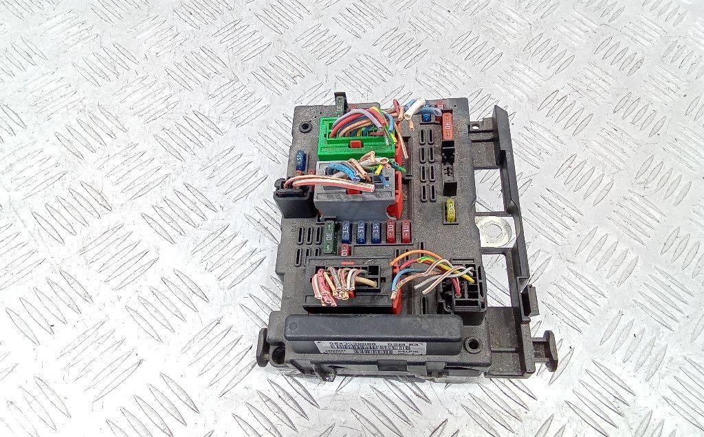 блок предохранителей Peugeot 307 1 поколение 2001, 9643538080 - фото №1