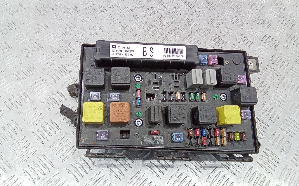 блок предохранителей Opel Astra H 2004, 13145039 - фото №1