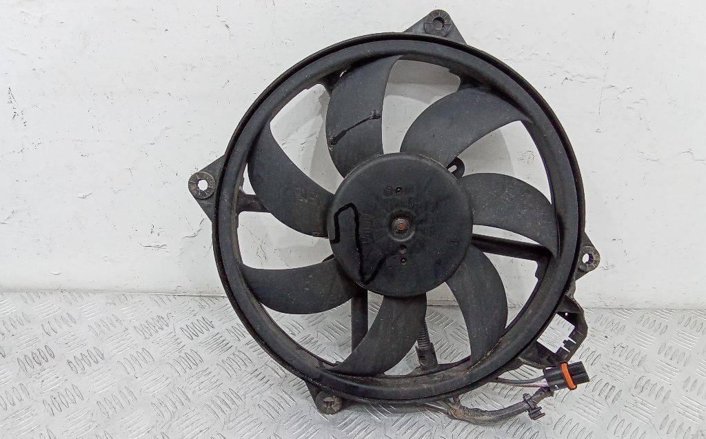 вентилятор радиатора Renault Scenic 3 поколение 2010, 1.5 л., дизель, 214812415R - фото №1