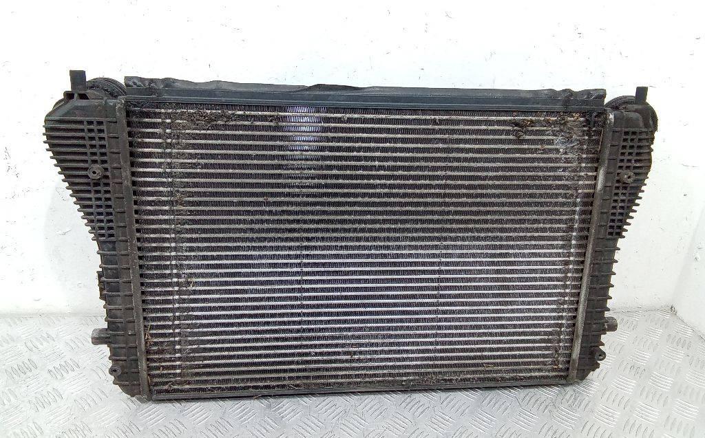 интеркулер Volkswagen Golf 5 поколение 2005, 1K0145803 - фото №1