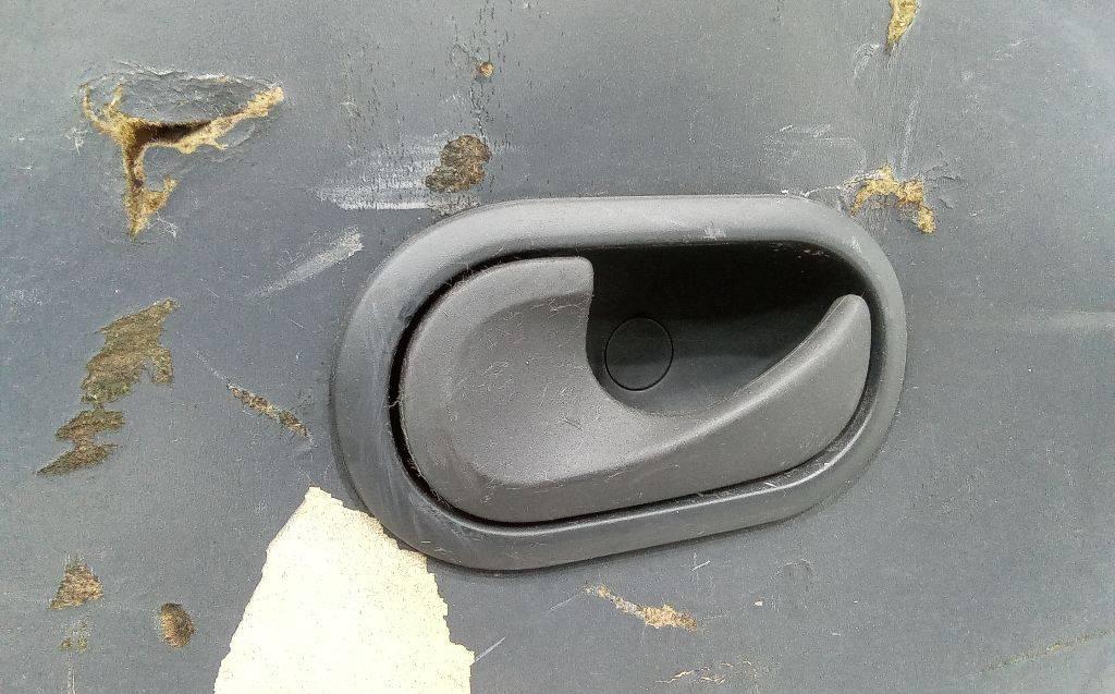 ручка внутренняя задняя левая Renault Kangoo 2 поколение 2009 - фото №1