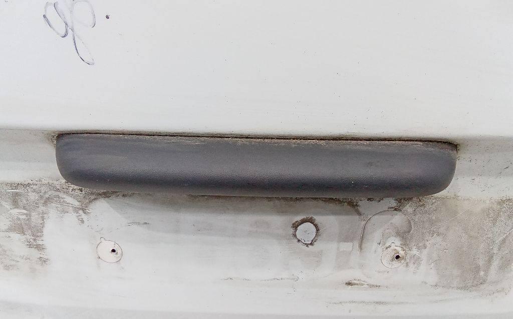 накладка подсветки номера Renault Kangoo 2 поколение 2009 - фото №1