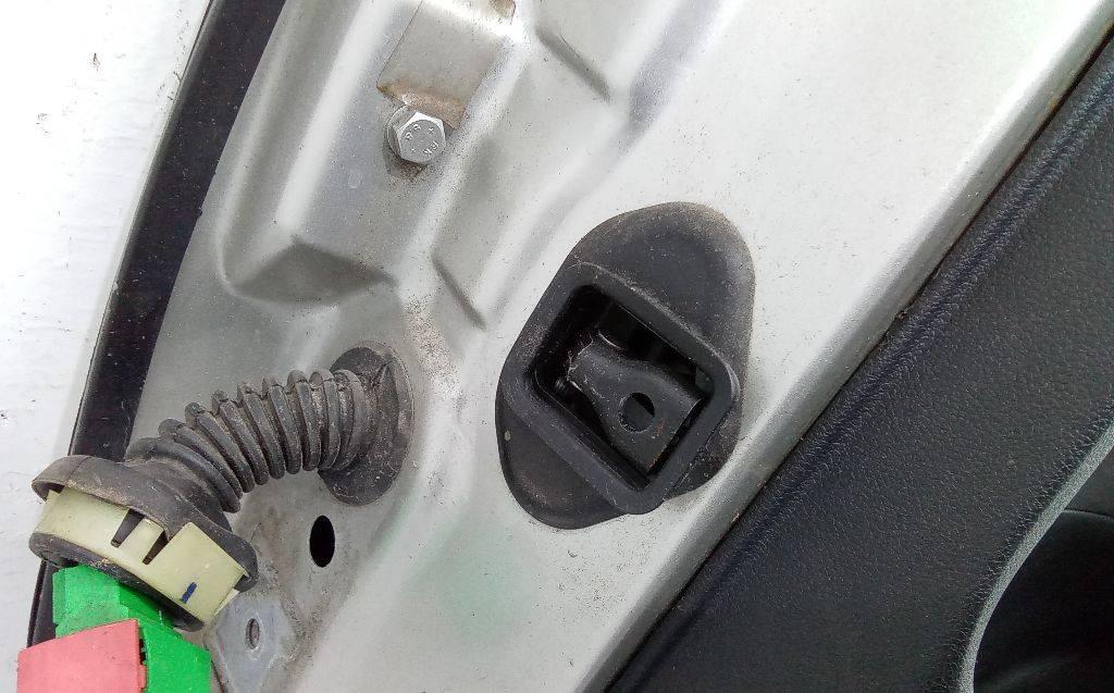 ограничитель открывания двери Peugeot 308 T7 2008 - фото №1