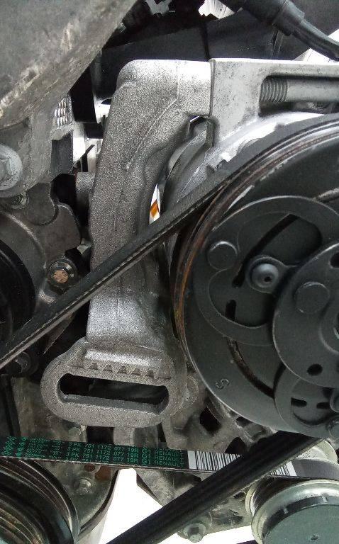 кронштейн генератора Renault Clio 4 поколение 2014, 1.2 л., бензин, МКПП - фото №1