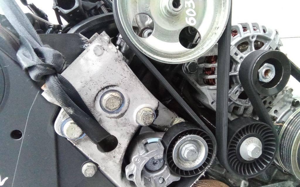 кронштейн генератора Citroen C5 1 поколение 2001, 2.0 л., бензин, МКПП - фото №1