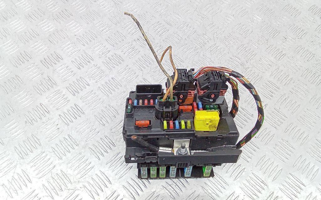 блок предохранителей Citroen C3 Picasso 1 поколение 2010, 9667199780 - фото №1
