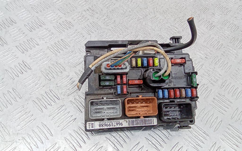 блок предохранителей Citroen C3 2 поколение 2011, 9667199680 - фото №1