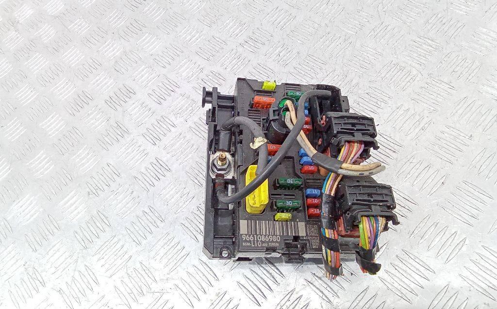 блок предохранителей Peugeot 207 1 поколение 2006, 9661086980 - фото №1