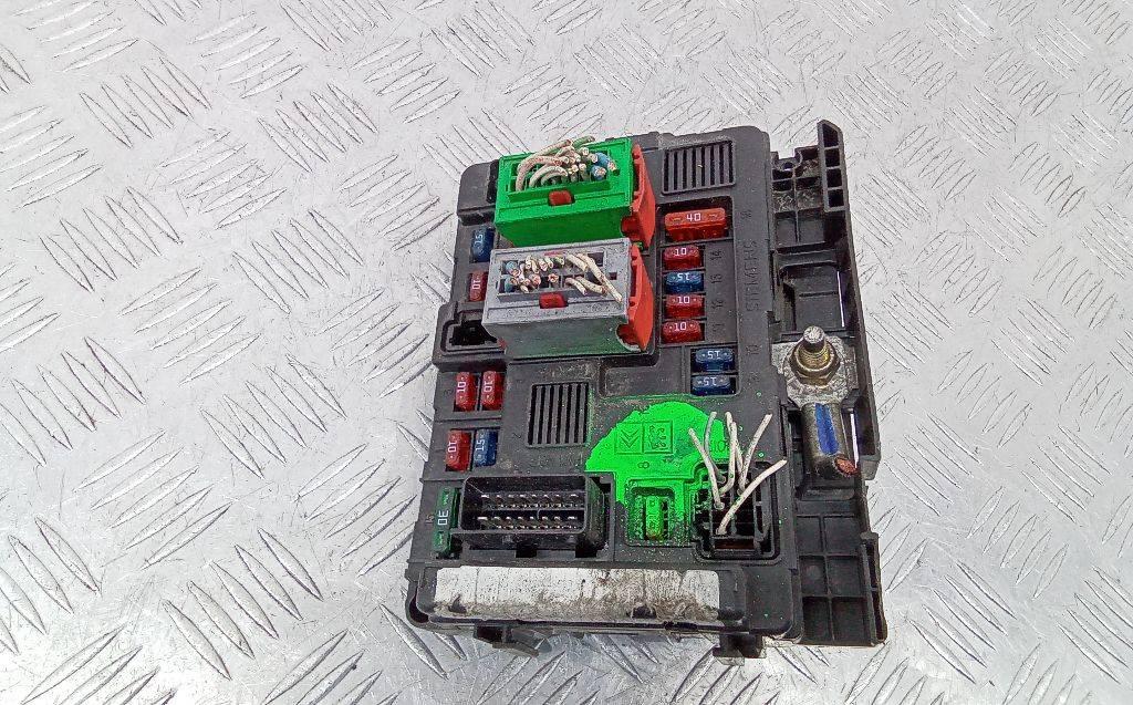 блок предохранителей Citroen Berlingo 1 поколение (M49) 2002, 9643498980 - фото №1